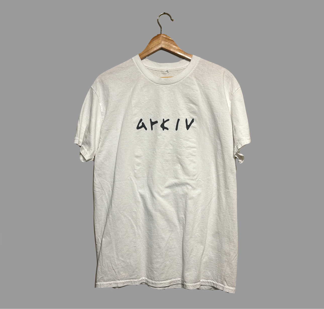 Arkiv ‘Basic Logo’ Tee